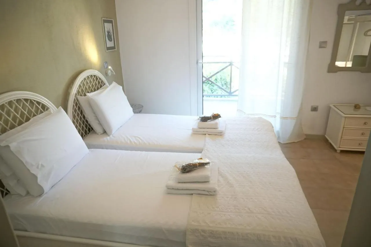 Delfini Villa, Beachfront 2-Bdrm Maisonette Possidi