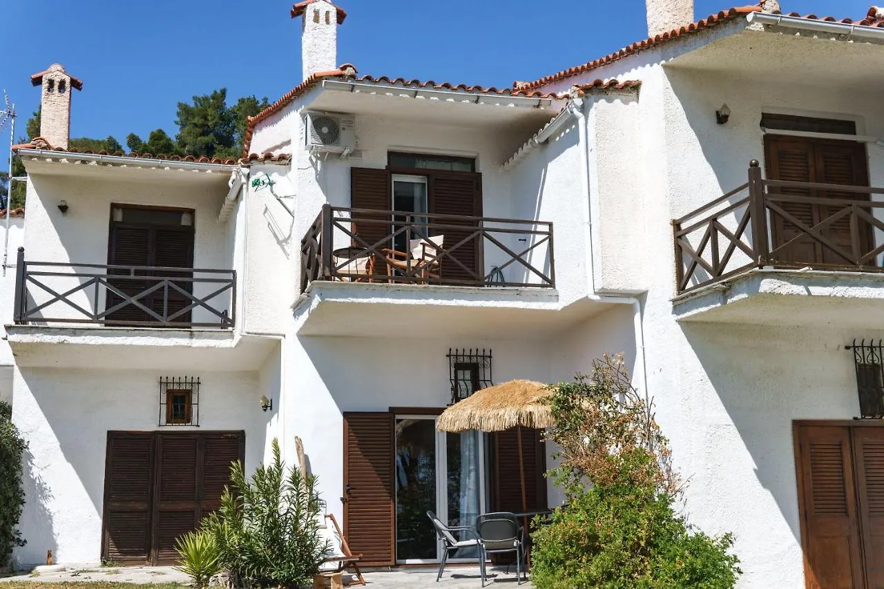 Delfini Villa, Beachfront 2-Bdrm Maisonette Possidi Case de vacanță