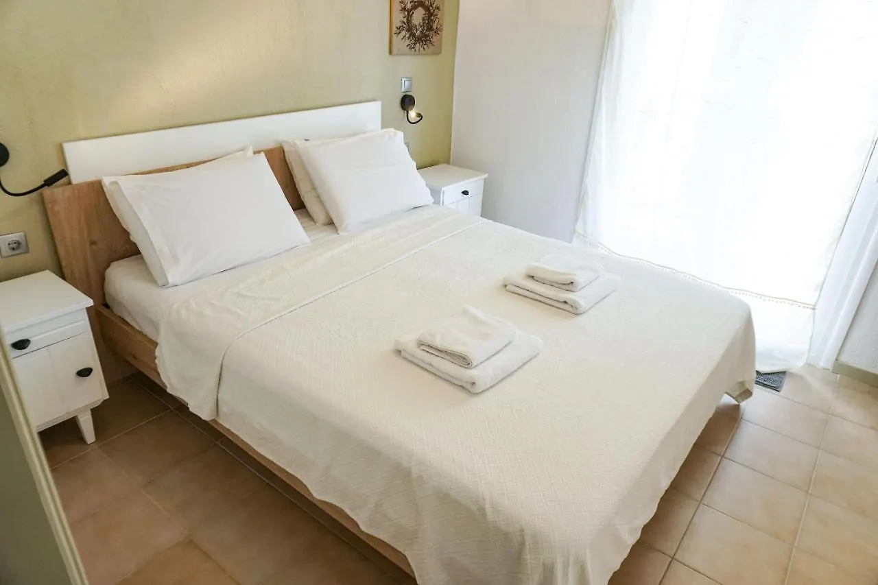 Case de vacanță Delfini Villa, Beachfront 2-Bdrm Maisonette Possidi Grecia