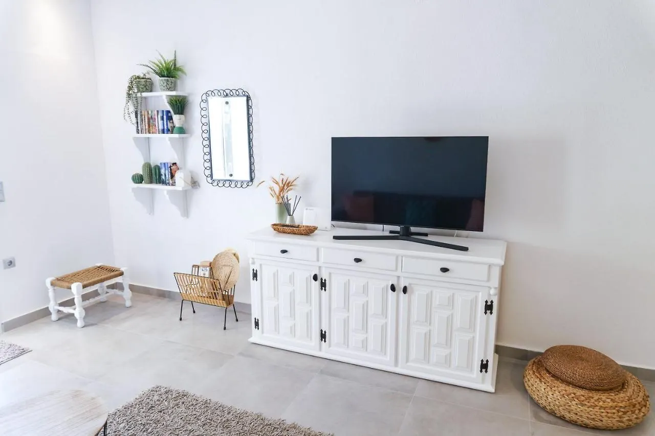 Case de vacanță Delfini Villa, Beachfront 2-Bdrm Maisonette Possidi