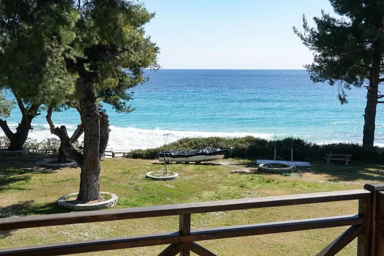 Delfini Villa, Beachfront 2-Bdrm Maisonette Possidi 0*,  Grecia