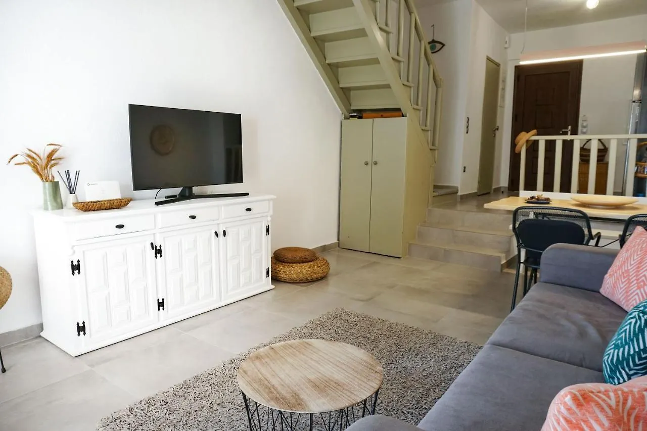 Delfini Villa, Beachfront 2-Bdrm Maisonette Possidi Сasa de vacaciones